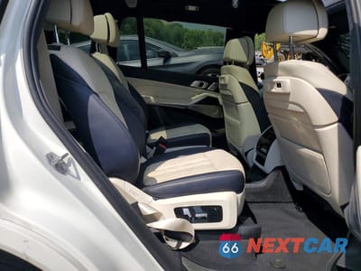 Zdjęcie 11 z 13 samochodu: 2021 BMW X7 ALPINA XB7 VIN:5UXCX6C13M9F71226 - miniatura