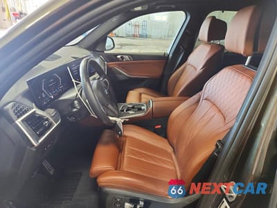 Zdjęcie 7 z 14 samochodu: 2025 BMW X5 XDRIVE40I VIN:5UX23EU06S9Y67696 - miniatura