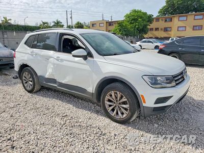 Czwarte zdjęcie samochodu z boku: 2020 VOLKSWAGEN TIGUAN S VIN:3VV1B7AX8LM128234 - miniatura