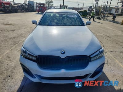 Piąte zdjęcie samochodu w środku: 2023 BMW M550XI VIN:WBA13BK06PCM40203 - miniatura