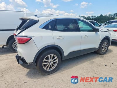 Trzecie zdjęcie samochodu z tyłu: 2022 FORD ESCAPE SE VIN:1FMCU9G60NUA60887 - miniatura