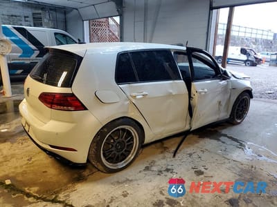 Trzecie zdjęcie samochodu z tyłu: 2019 VOLKSWAGEN GOLF R VIN:WVWWA7AU2KW171009 - miniatura