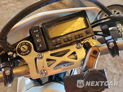 Zdjęcie 7 z 8 samochodu: 2022 SUZUKI DR-Z400 SM VIN:JS1SK44A7N7101929 - miniatura