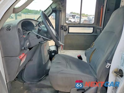 Zdjęcie 7 z 13 samochodu: 2008 FORD ECONOLINE E350 SUPER DUTY CUTAWAY VAN VIN:1FD2E35L58DA68647 - miniatura
