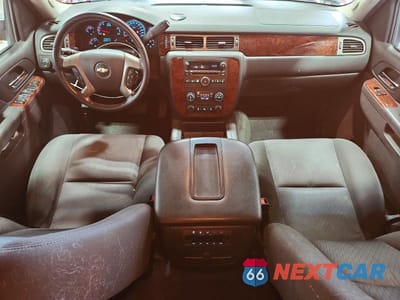 Zdjęcie 8 z 13 samochodu: 2013 CHEVROLET SUBURBAN K1500 LS VIN:1GNSKHE75DR343256 - miniatura