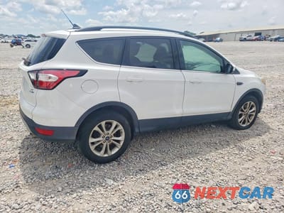 Trzecie zdjęcie samochodu z tyłu: 2018 FORD ESCAPE SE VIN:1FMCU9GD1JUC20378 - miniatura