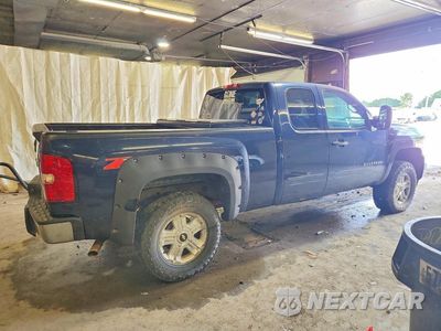 Trzecie zdjęcie samochodu z tyłu: 2011 CHEVROLET SILVERADO K1500 LT VIN:1GCRKSE34BZ303720 - miniatura