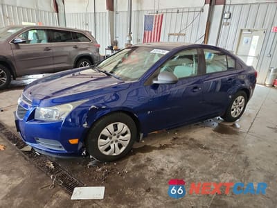 2013 CHEVROLET CRUZE LS 1G1PA5SH8D7288982 - główne zdjęcie licytacji z USA - miniatura