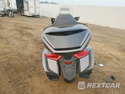 Czwarte zdjęcie samochodu z boku: 2024 HONDA GL1800 VIN:JH2SC790XRK600111 - miniatura