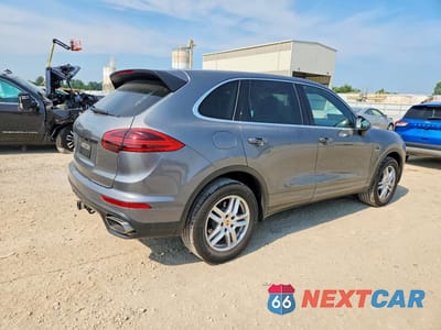 Trzecie zdjęcie samochodu z tyłu: 2016 PORSCHE CAYENNE VIN:WP1AF2A28GLA40512 - miniatura