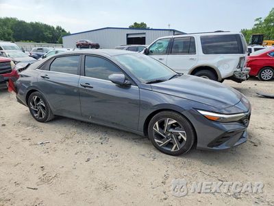 Czwarte zdjęcie samochodu z boku: 2025 HYUNDAI ELANTRA LIMITED VIN:KMHLN4DJXSU164842 - miniatura