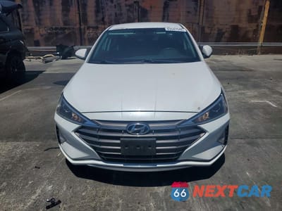 Piąte zdjęcie samochodu w środku: 2019 HYUNDAI ELANTRA SE VIN:5NPD74LF9KH428997 - miniatura