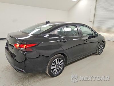 Trzecie zdjęcie samochodu z tyłu: 2022 NISSAN VERSA SV VIN:3N1CN8EV1NL820196 - miniatura