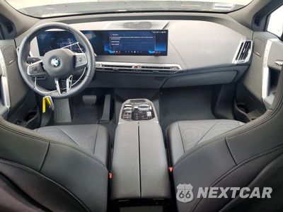 Zdjęcie 8 z 12 samochodu: 2025 BMW IX XDRIVE50 VIN:WB523CF05SCU73589 - miniatura