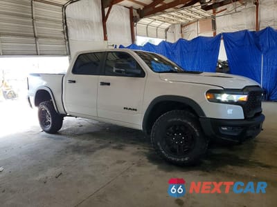 Czwarte zdjęcie samochodu z boku: 2025 RAM 1500 REBEL VIN:1C6SRFLP9SN579836 - miniatura