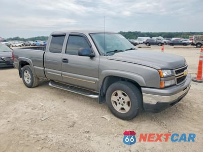 Czwarte zdjęcie samochodu z boku: 2006 CHEVROLET SILVERADO K1500 VIN:1GCEK19Z06Z256294 - miniatura