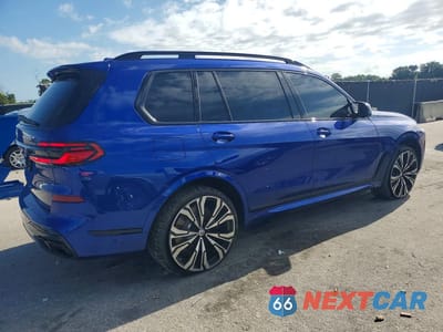 Trzecie zdjęcie samochodu z tyłu: 2024 BMW X7 M60I VIN:5UX33EM01R9S66551 - miniatura