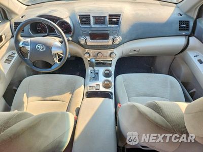 Zdjęcie 8 z 13 samochodu: 2011 TOYOTA HIGHLANDER BASE VIN:5TDBK3EHXBS051380 - miniatura