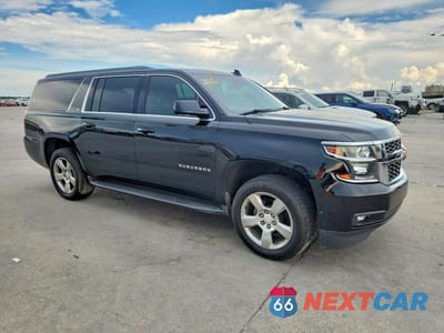 Czwarte zdjęcie samochodu z boku: 2017 CHEVROLET SUBURBAN C1500 LT VIN:1GNSCHKC2HR401375 - miniatura