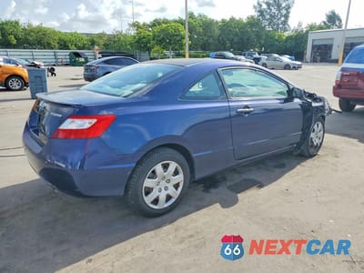 Trzecie zdjęcie samochodu z tyłu: 2008 HONDA CIVIC LX VIN:2HGFG12648H530008 - miniatura