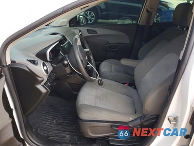 Zdjęcie 7 z 12 samochodu: 2019 CHEVROLET SONIC VIN:1G1JG6SB8K4124930 - miniatura