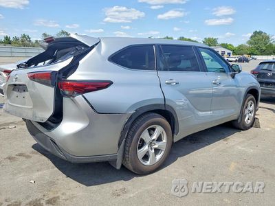 Trzecie zdjęcie samochodu z tyłu: 2023 TOYOTA HIGHLANDER LE VIN:5TDKDRAH3PS516530 - miniatura