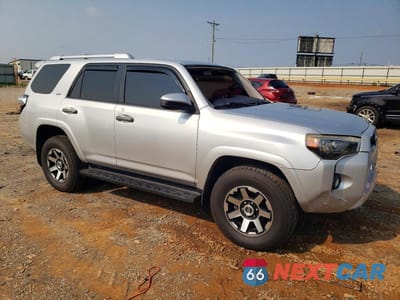 Czwarte zdjęcie samochodu z boku: 2018 TOYOTA 4RUNNER SR5 VIN:JTEBU5JR7J5534667 - miniatura