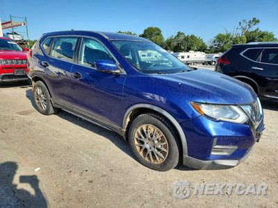 Czwarte zdjęcie samochodu z boku: 2017 NISSAN ROGUE S VIN:KNMAT2MT2HP595660 - miniatura