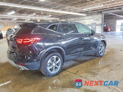 Trzecie zdjęcie samochodu z tyłu: 2026 CHEVROLET BLAZER 2LT VIN:3GNKBHR42TS151546 - miniatura