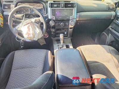 Zdjęcie 8 z 14 samochodu: 2021 TOYOTA 4RUNNER SR5 VIN:JTEEU5JR1M5250002 - miniatura