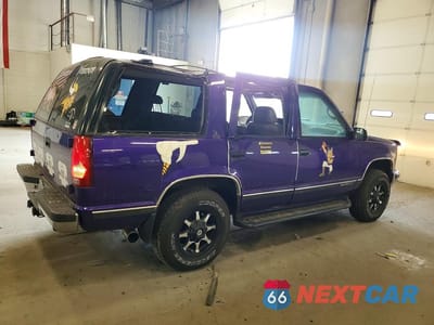 Trzecie zdjęcie samochodu z tyłu: 1996 GMC YUKON VIN:1GKEK13R8TJ738812 - miniatura