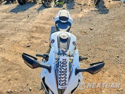 Piąte zdjęcie samochodu w środku: 2026 HONDA CBR1000 RR VIN:JH2SC7715TK900318 - miniatura