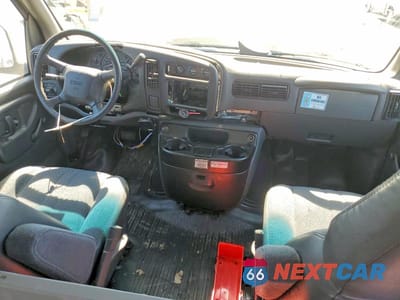 Zdjęcie 8 z 13 samochodu: 2002 GMC SAVANA G2500 VIN:1GTGG25R121228860 - miniatura