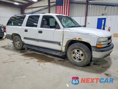 Czwarte zdjęcie samochodu z boku: 2003 CHEVROLET SUBURBAN K1500 VIN:3GNFK16Z43G179229 - miniatura
