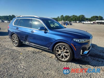 Czwarte zdjęcie samochodu z boku: 2021 BMW X7 XDRIVE40I VIN:5UXCW2C09M9H86421 - miniatura