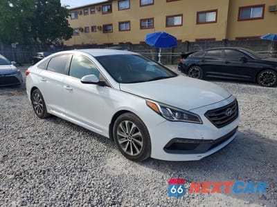 Czwarte zdjęcie samochodu z boku: 2015 HYUNDAI SONATA SPORT VIN:5NPE34AF6FH062828 - miniatura