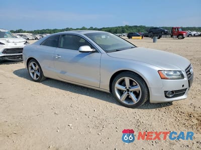 Czwarte zdjęcie samochodu z boku: 2010 AUDI A5 PRESTIGE VIN:WAUVKAFR7AA006155 - miniatura