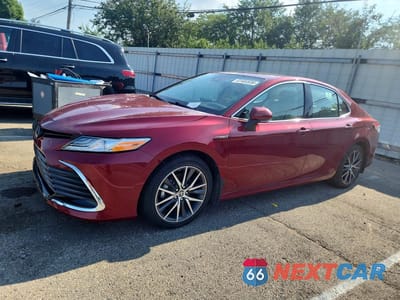 2021 TOYOTA CAMRY XLE 4T1F31AK7MU547266 - główne zdjęcie licytacji z USA - miniatura