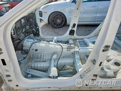 Zdjęcie 7 z 12 samochodu: 2018 JEEP GRAND CHEROKEE TRACKHAWK VIN:1C4RJFN9XJC199007 - miniatura