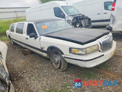 Czwarte zdjęcie samochodu z boku: 1995 LINCOLN TOWN CAR EXECUTIVE VIN:1LNLM81W9SY624754 - miniatura