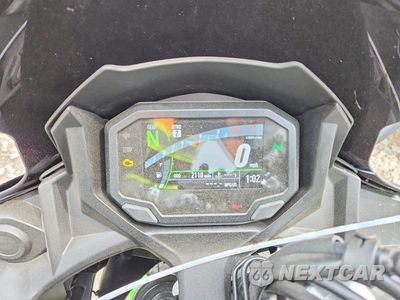 Zdjęcie 7 z 9 samochodu: 2023 KAWASAKI EX650 R VIN:ML5EXER10PDAA7908 - miniatura