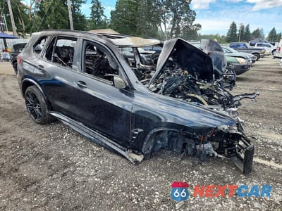 Czwarte zdjęcie samochodu z boku: 2020 BMW X5 M VIN:5YMJU0C07L9C61656 - miniatura