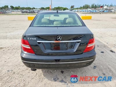 Zdjęcie 6 z 12 samochodu: 2013 MERCEDES-BENZ C 250 VIN:WDDGF4HB3DR270535 - miniatura