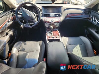 Zdjęcie 8 z 12 samochodu: 2019 INFINITI Q70 3.7 LUXE VIN:JN1BY1AP1KM505692 - miniatura