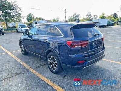 Trzecie zdjęcie samochodu z tyłu: 2019 KIA SORENTO EX V6 VIN:5XYPHDA51KG533285 - miniatura
