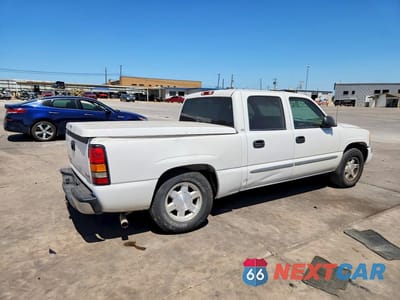 Trzecie zdjęcie samochodu z tyłu: 2005 GMC NEW SIERRA C1500 VIN:2GTEC13T251155881 - miniatura