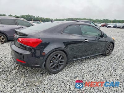 Trzecie zdjęcie samochodu z tyłu: 2016 KIA FORTE KOUP SX VIN:KNAFZ6A31G5601360 - miniatura
