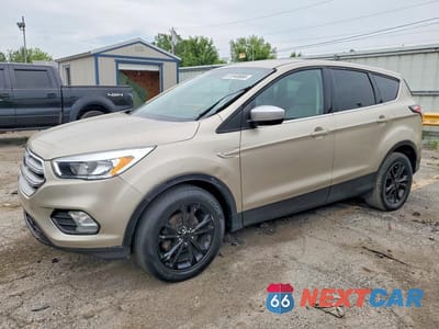 2017 FORD ESCAPE SE 1FMCU0GD9HUA99637 - główne zdjęcie licytacji z USA - miniatura