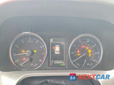 Zdjęcie 9 z 13 samochodu: 2018 TOYOTA RAV4 LIMITED VIN:JTMYFREV9JJ161744 - miniatura