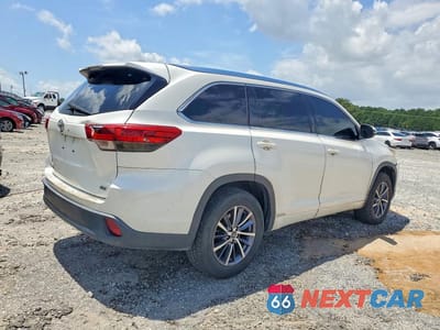 Trzecie zdjęcie samochodu z tyłu: 2017 TOYOTA HIGHLANDER XLE VIN:5TDKZRFH1HS519857 - miniatura